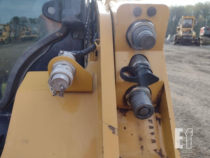 2020-caterpillar-259d3-image-21