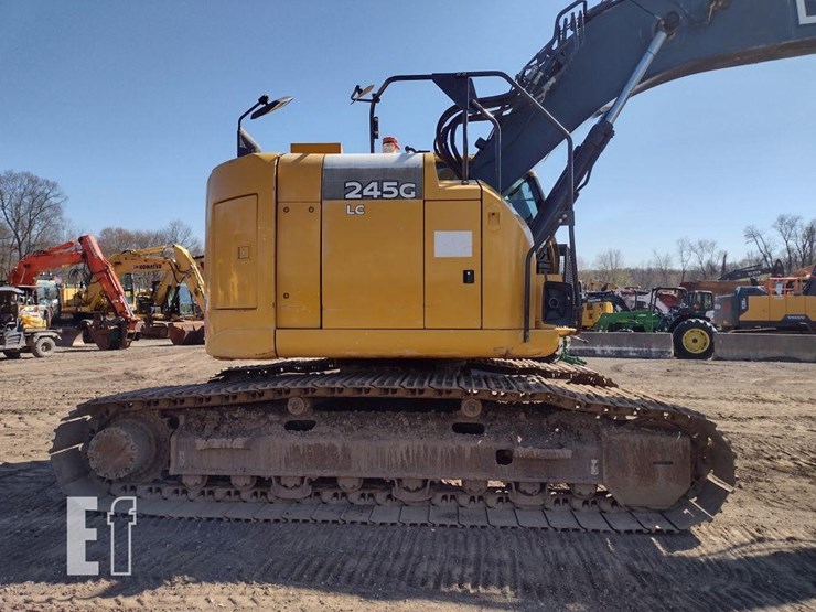 2014-deere-245g-lc-image-30