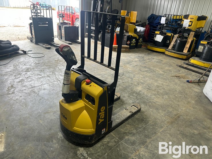 yale-mpb045vgn24t2634-electric-pallet-jack-image-5