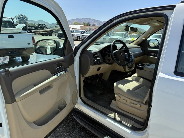 2014-chevrolet-tahoe-image-14