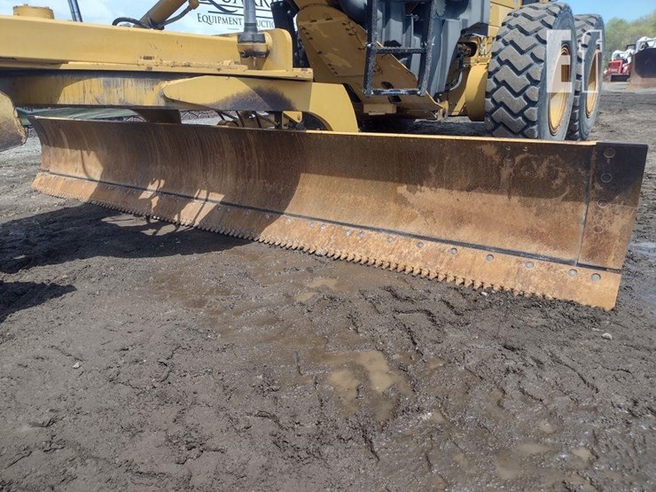 2010-caterpillar-120m-image-24