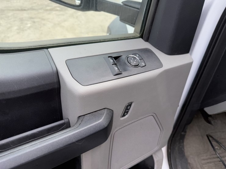 2021-ford-f550-xl-sd-image-32
