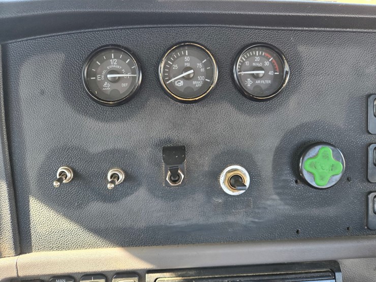 2013-peterbilt-386-image-63