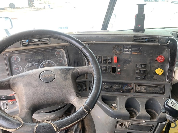 2008-freightliner-columbia-120-image-14