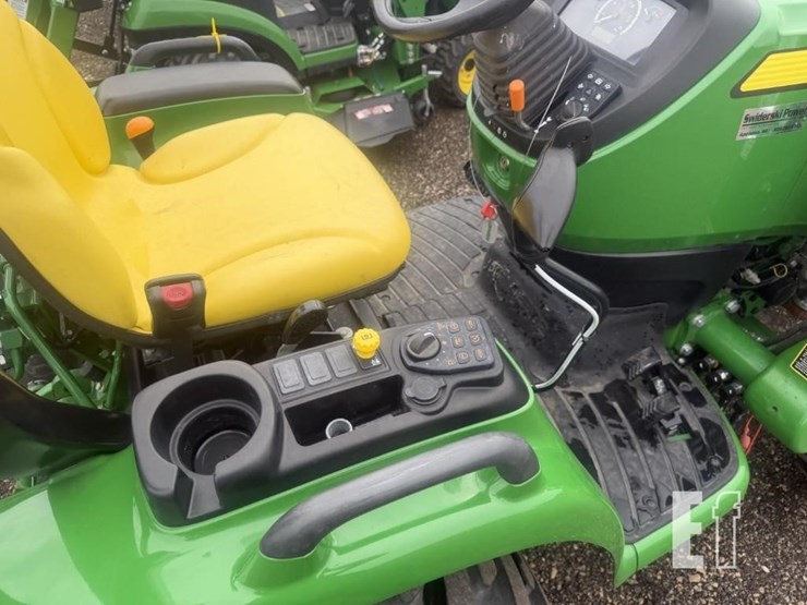 2020-john-deere-3039r-image-19