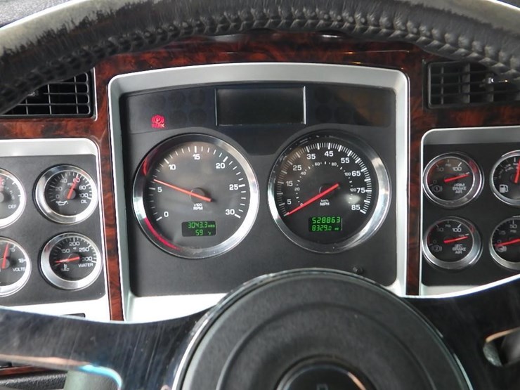 2016-kenworth-w900-image-84