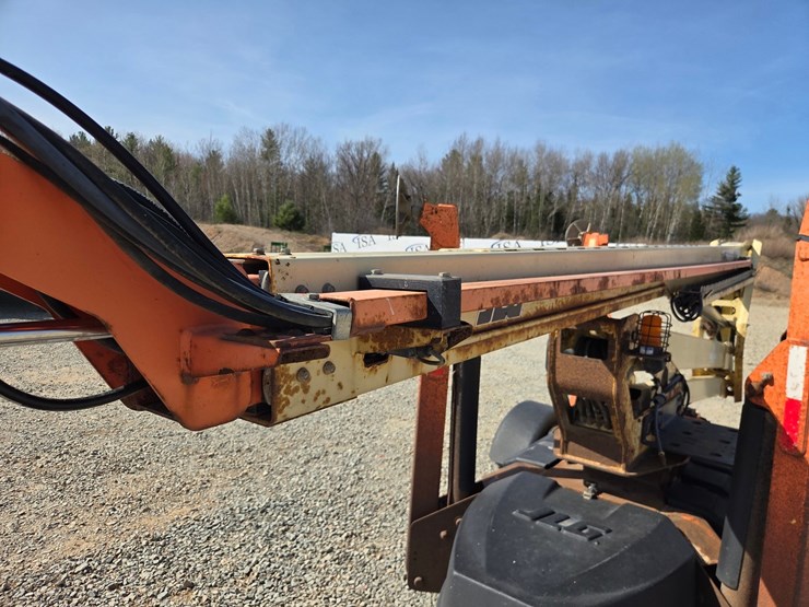 2010-jlg-t500j-image-17