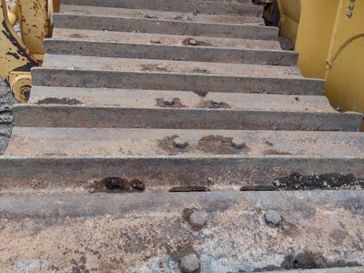 2013-deere-700k-lgp-image-34