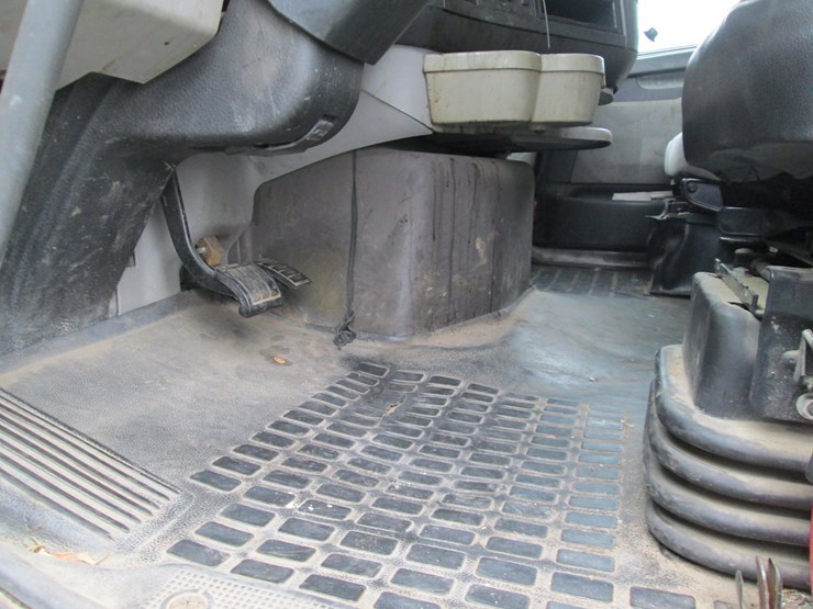 #46184-•-2008-volvo-t/a-sleeper-truck-tractor-4v4nc9gh08n482694-image-35