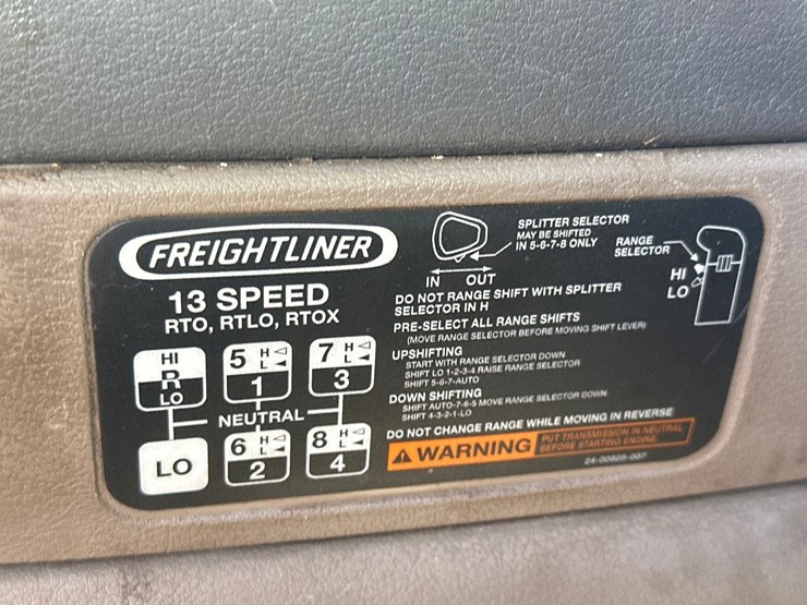 2014-massey-ferguson-8-image-40