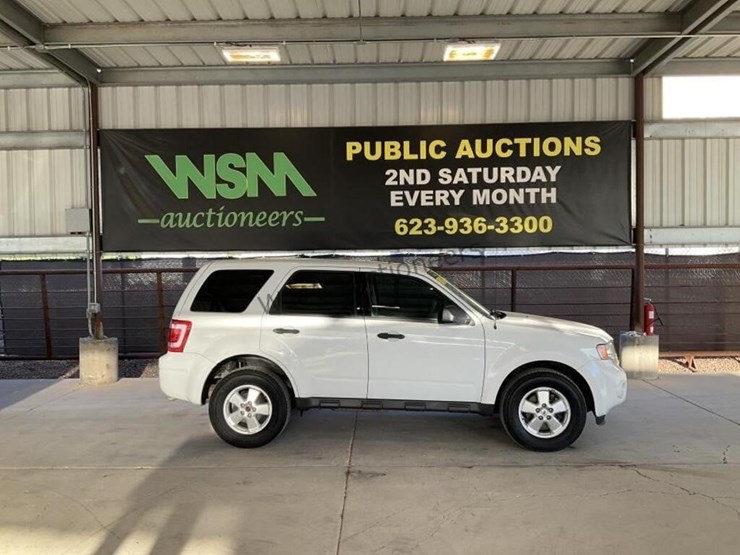 2011-ford-escape-xls-image-1