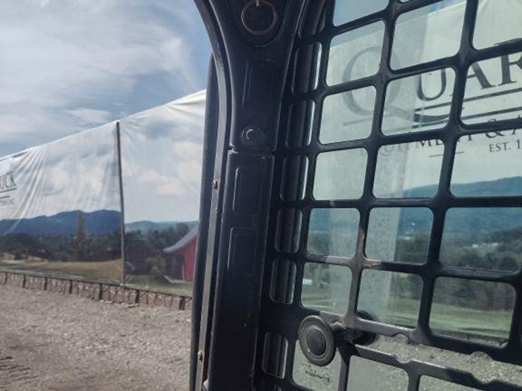 2012-bobcat-s650-image-8