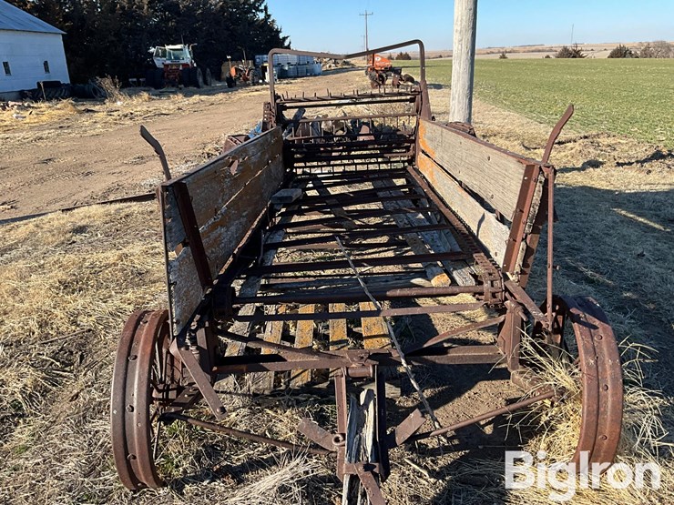 antique-ground-driven-manure-spreader-image-2