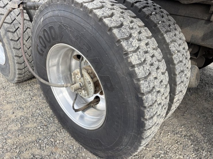 2019-kenworth-t880-image-15