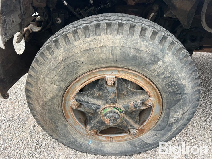 1977-ford-800-image-17