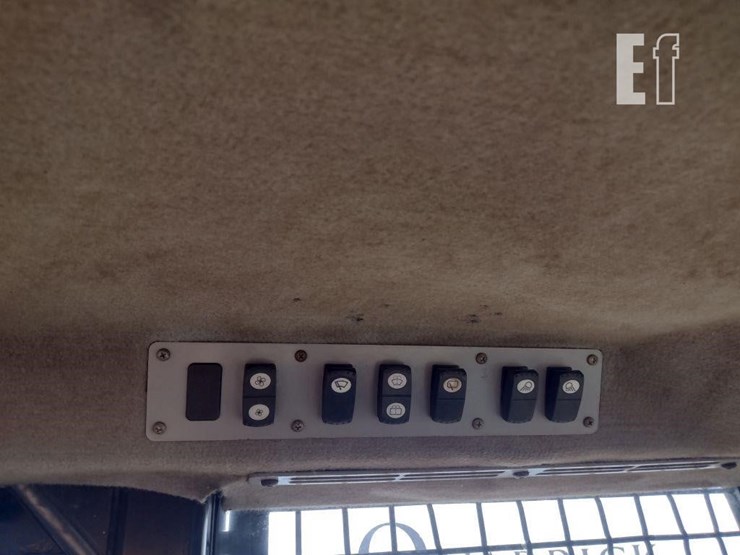 2011-caterpillar-525c-image-9