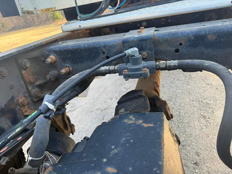 #1262-•-2004-international-9400i-6x4-sleeper-cab-truck-tractor-image-48