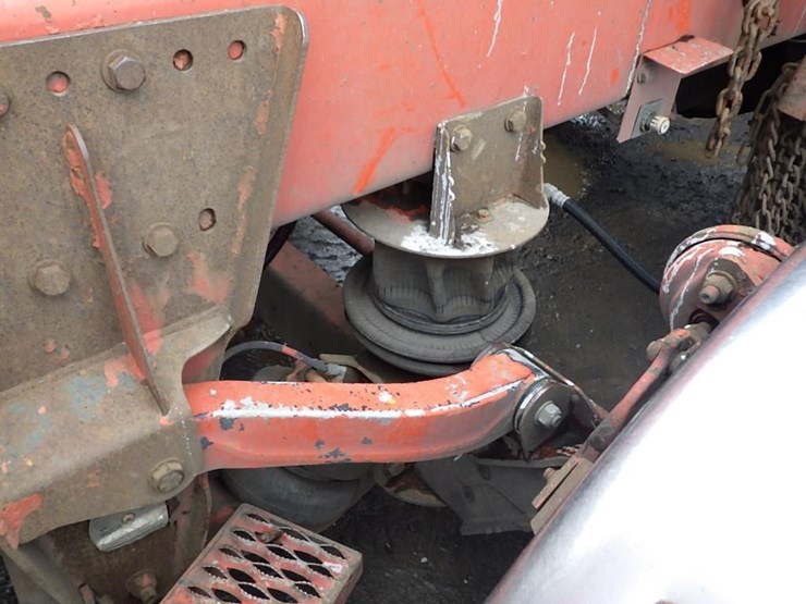 2016-peterbilt-3-axle-logging-truck-image-42