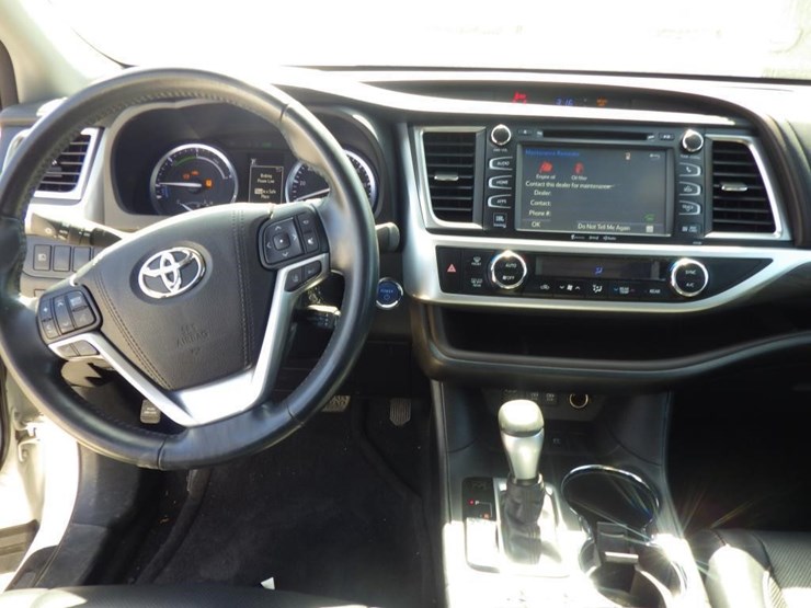 2017-toyota-highlander-image-9