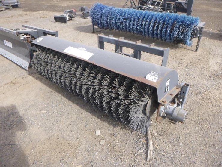 jct-72"-skid-steer-angle-broom-image-1