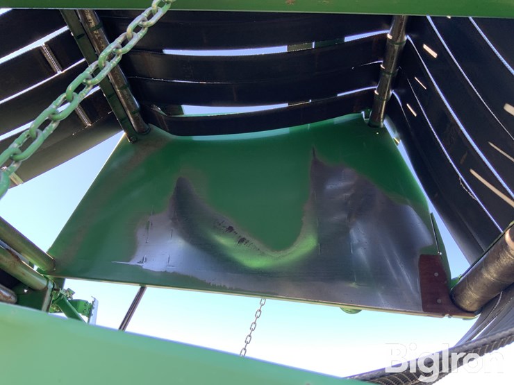 2010-john-deere-568-image-13