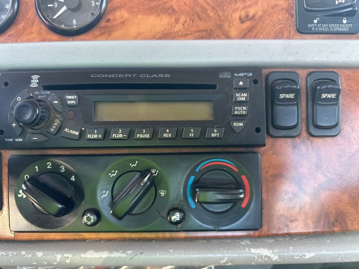 2008-peterbilt-386-image-38