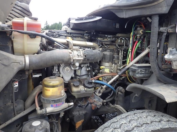 2012-freightliner-cascadia-125-image-26