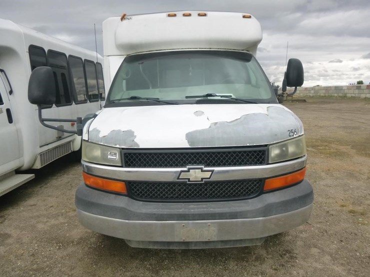 2009-chevrolet-3500-image-17