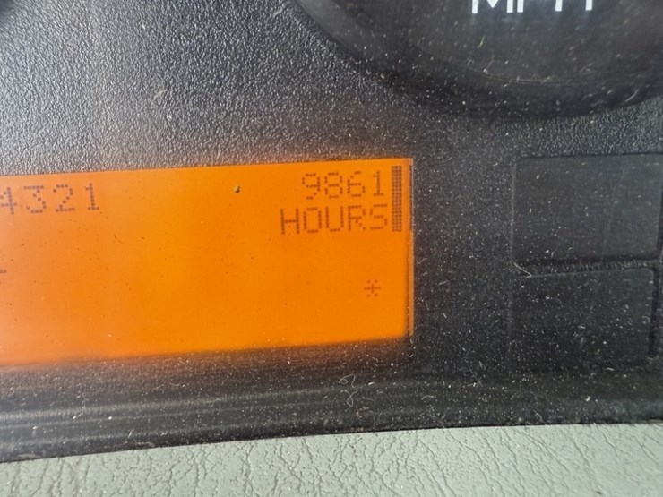 2012-international-7600-image-31