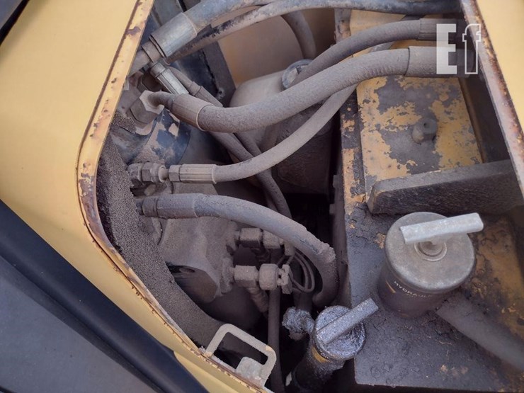 1995-deere-300d-image-41