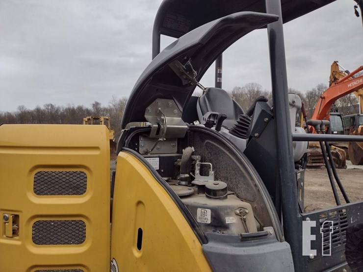 2020-deere-35g-image-34