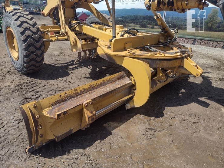 2010-caterpillar-120m-image-23