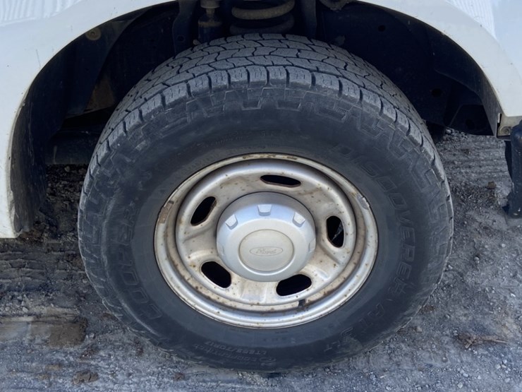 2010-ford-f250-xl-image-35