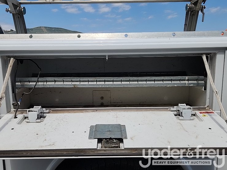 2018-chevrolet-silverado-3500hd-image-21