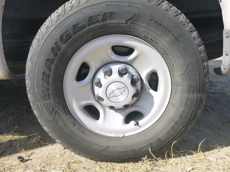 2016-chevrolet-2500-image-25