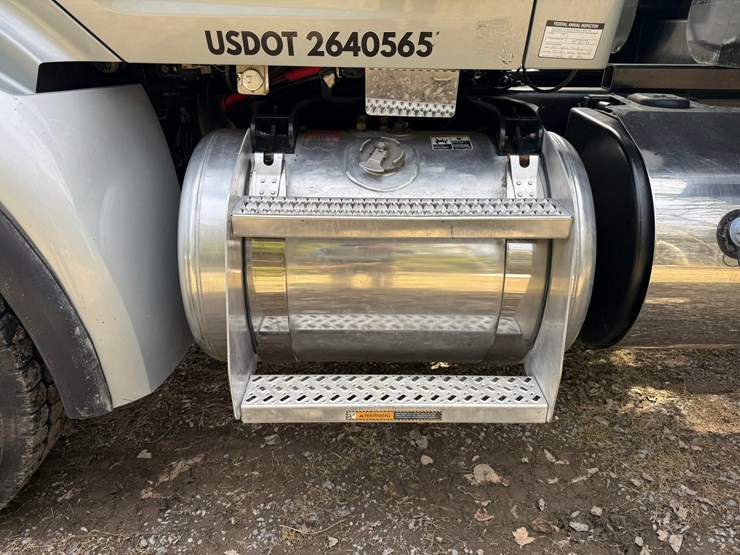 2015-peterbilt-579-image-27