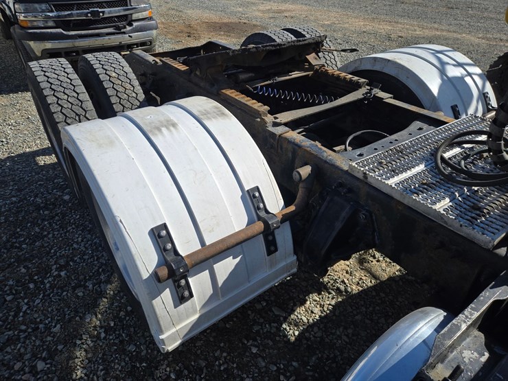 2013-peterbilt-386-image-22