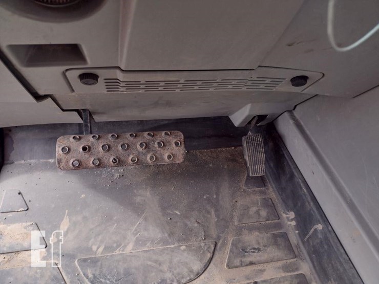 2019-caterpillar-tl1055d-image-10