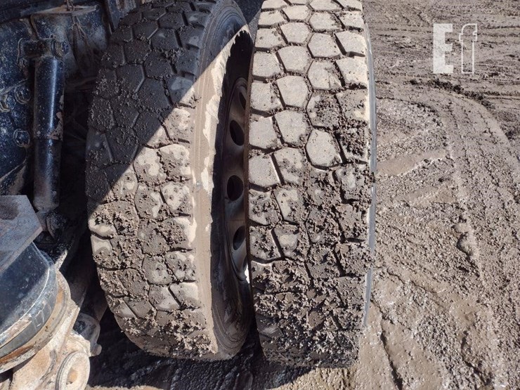 2012-freightliner-122sd-image-32