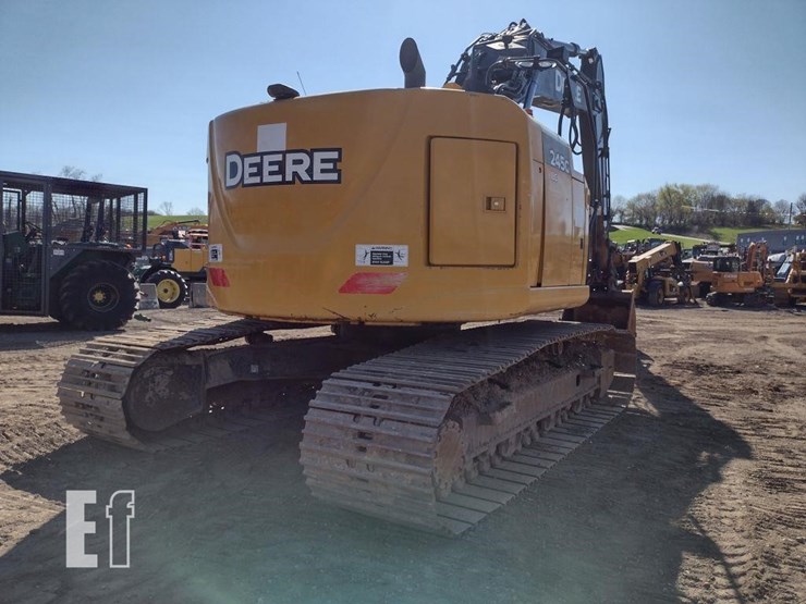 2014-deere-245g-lc-image-49