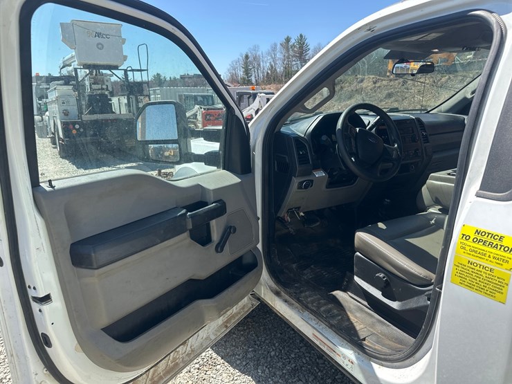 2019-ford-f550-image-24