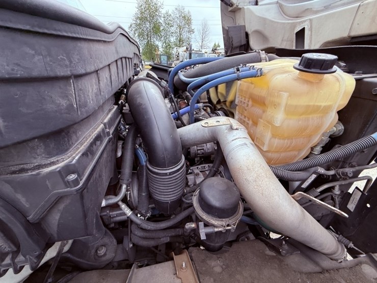 2013-international-7400-image-16