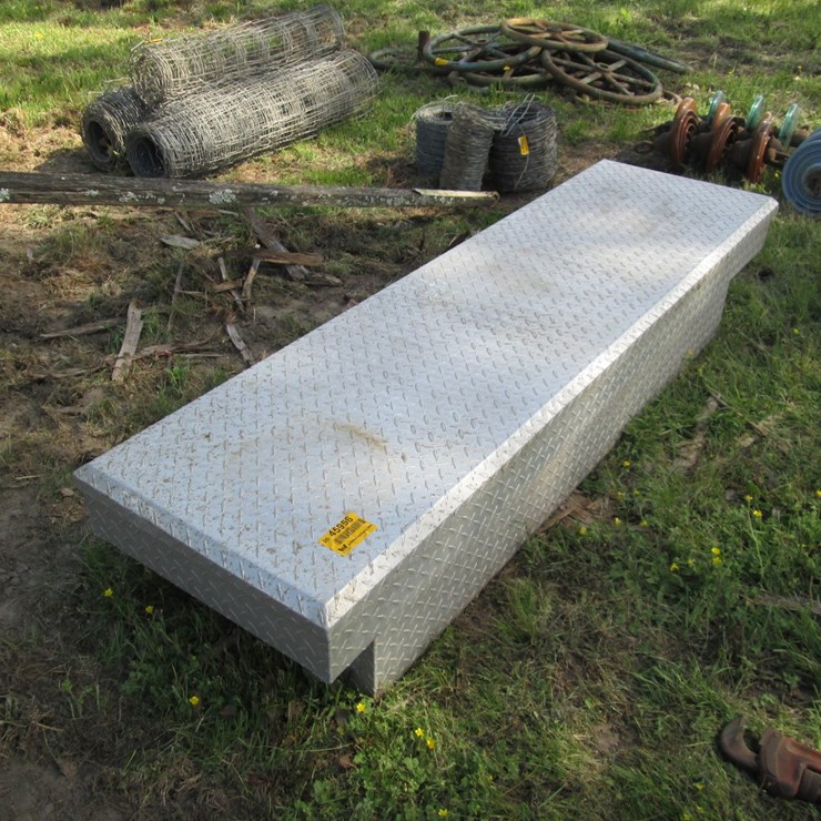 #45956 • Diamond Plate Toolbox