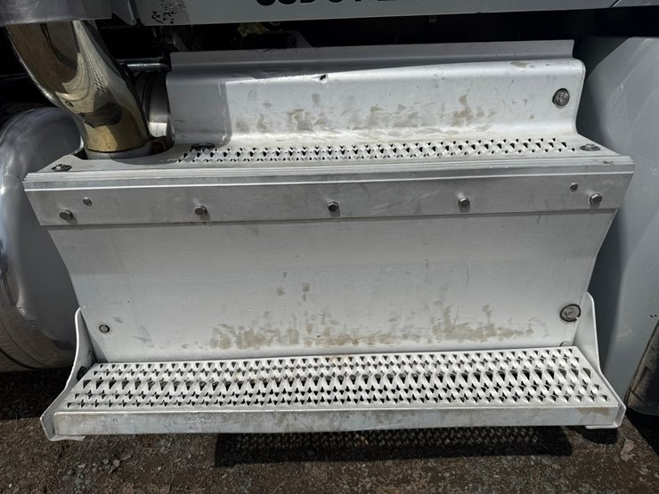 2015-peterbilt-579-image-49