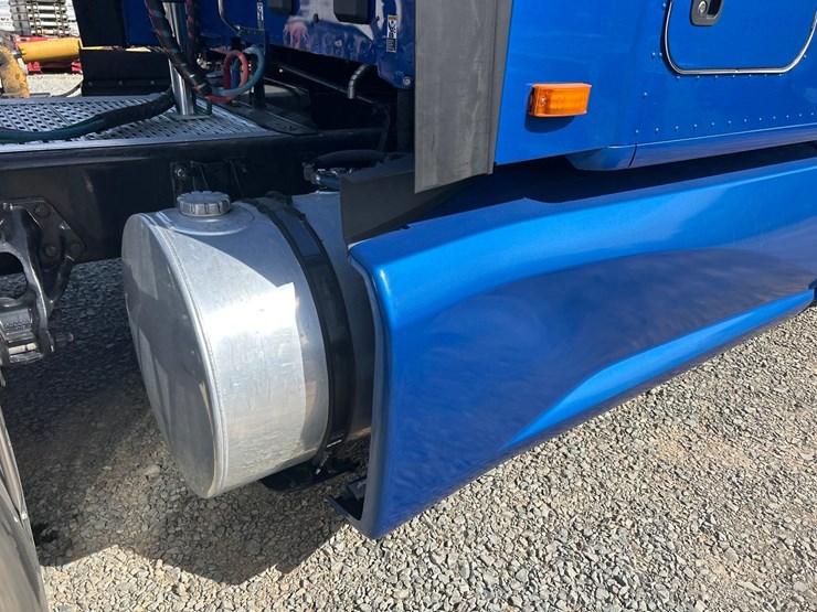 2018-kenworth-t680-image-40