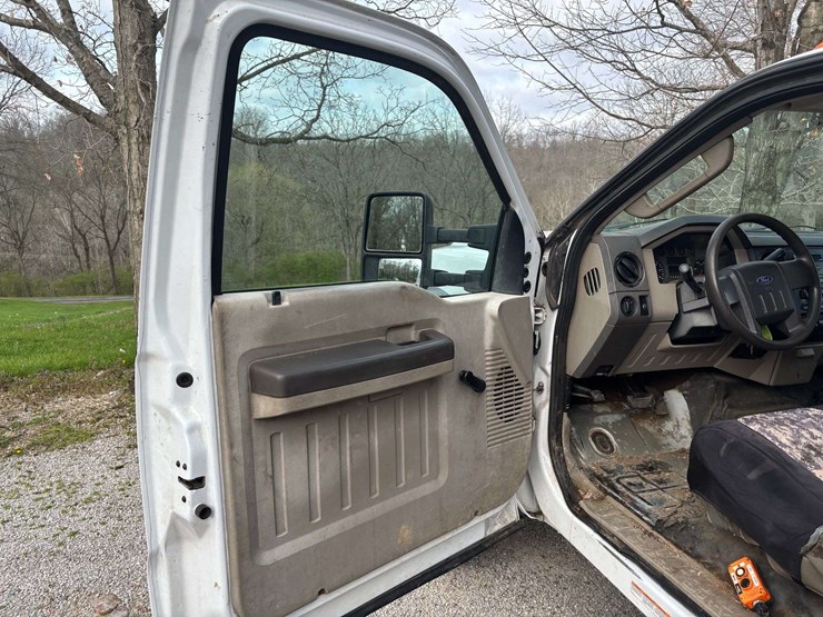 2008-ford-f550-image-19