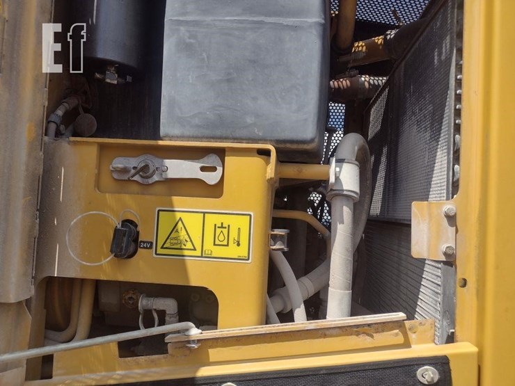 2010-caterpillar-120m-image-44