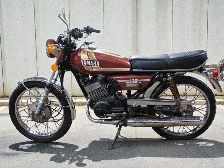 1975-yamaha-rd125-motorcycle-image-4