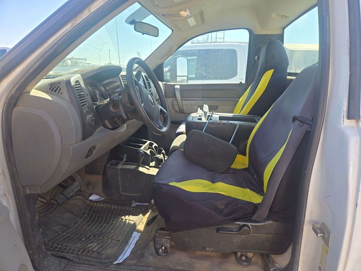 2011-gmc-sierra-2500-image-12