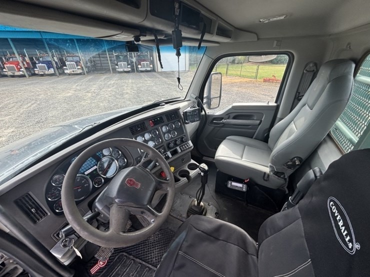 2019-kenworth-t880-image-31